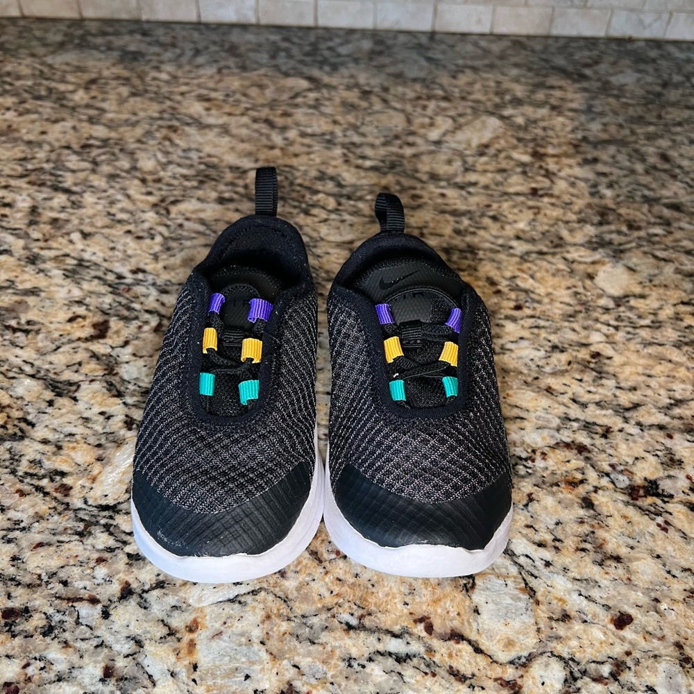 Toddler girl nike air max sneakers